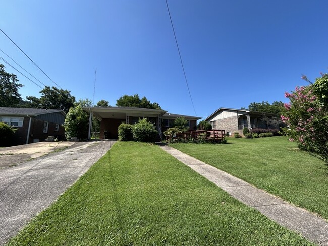 Building Photo - 1525 Matt Leonard Dr SW