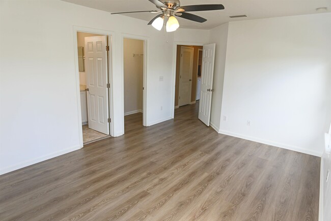 Building Photo - 104 Crete Ct