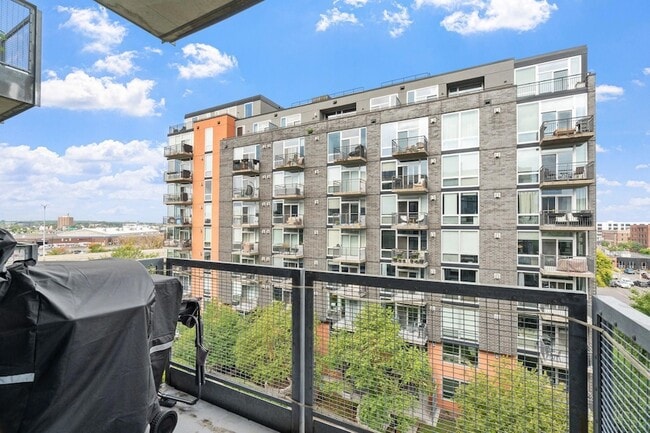 Building Photo - 720 N 4th St