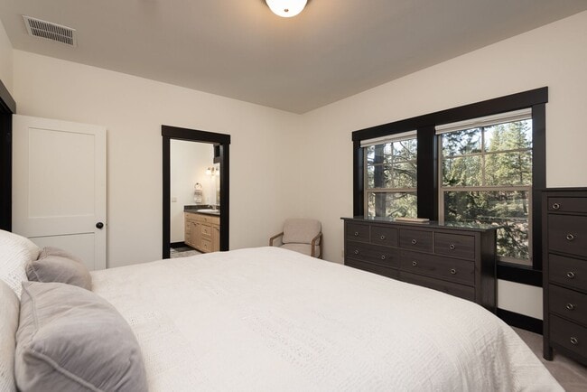 Building Photo - Furnished Northwest Crossing Craftsman in Quiet Cul-de-Sac
