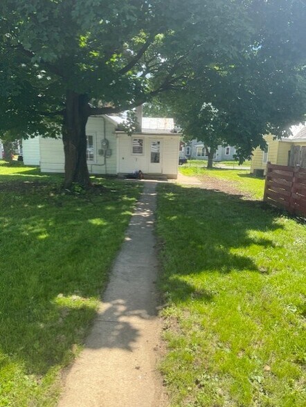 Backyard - 822 7th St S