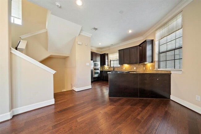 Building Photo - 835 Garden Oaks Trce