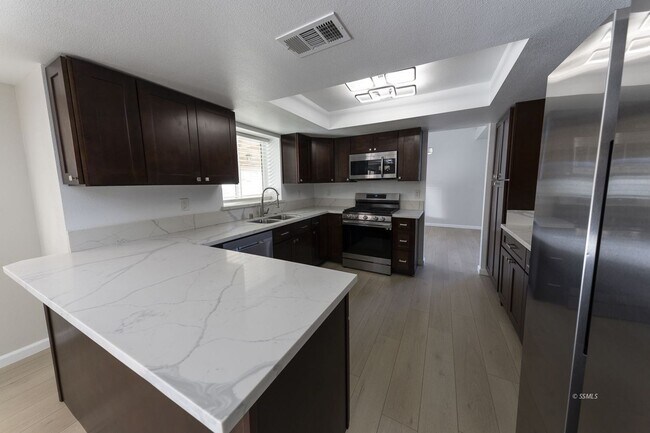 Building Photo - Please Contact Vaughn Realty to set up an ...