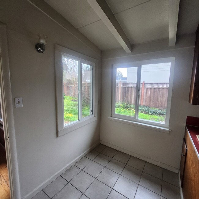 Building Photo - 1924 Diamond Ct