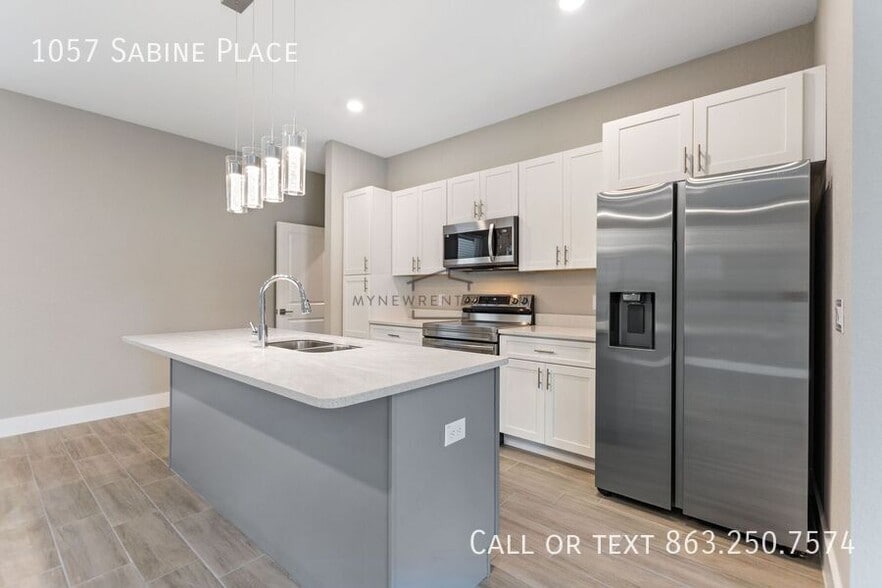 Building Photo - 1057 Sabine Pl