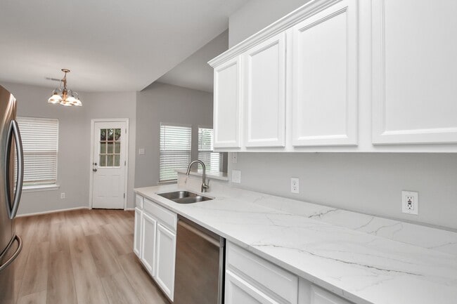 Building Photo - 24118 Wild Horses Ln
