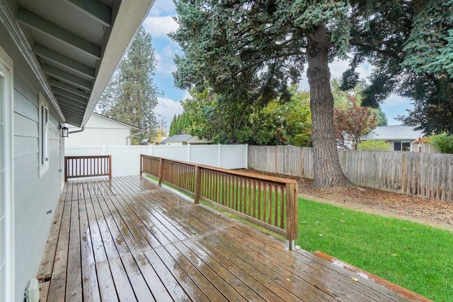 Building Photo - Living & Family Room! Freshly updated!