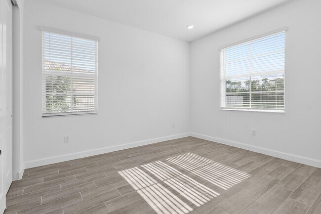 Building Photo - 6843 Cobia Cir