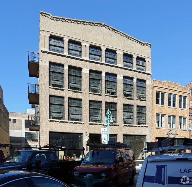 Building Photo - 211 N Broadway