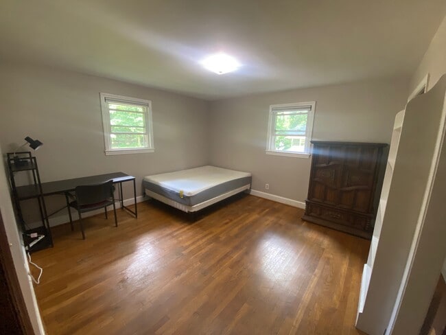 Building Photo - 146 Rosedale Cir
