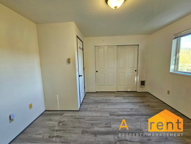 Building Photo - Charming 2-bedroom, 1.5-bathroom Ashland home