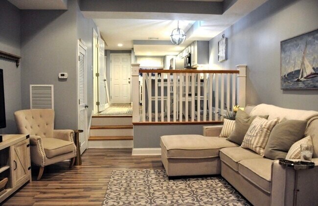 Building Photo - 326 Sterling St