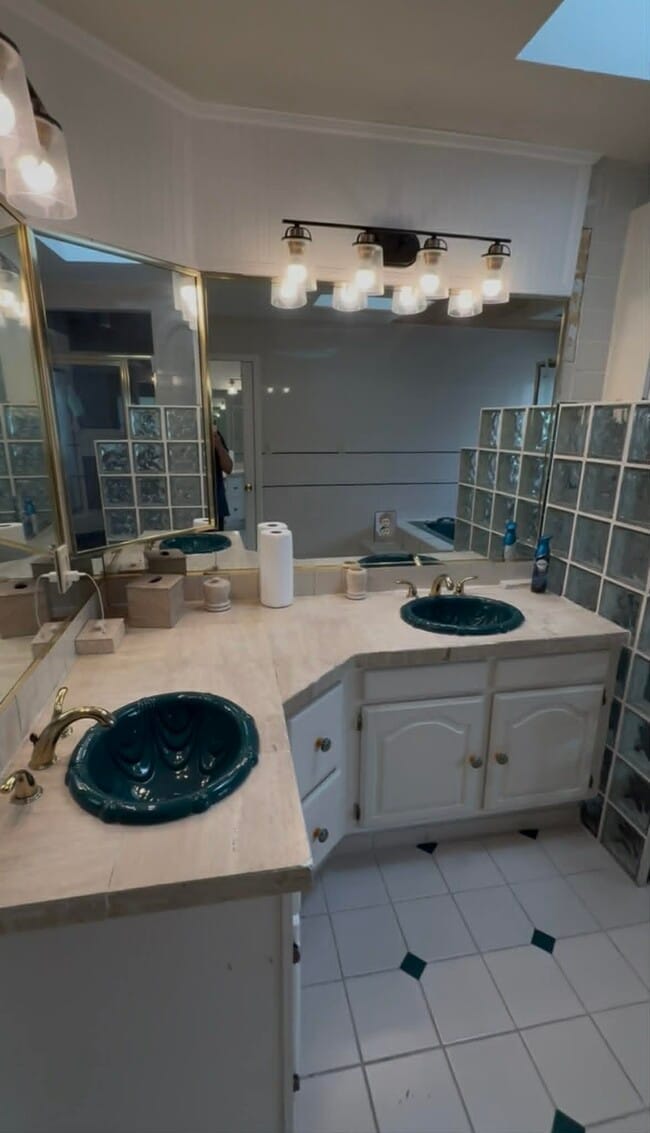 Building Photo - 3110 Jacaranda Dr