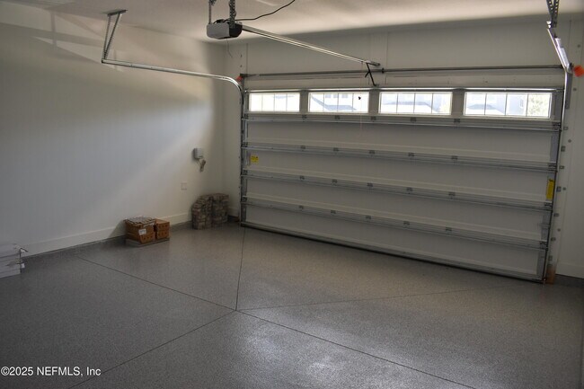 Building Photo - 33 Oakmoss Dr