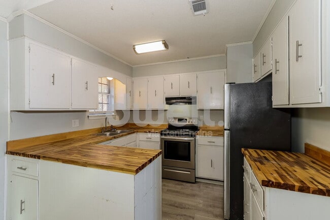 Building Photo - 2614 Andorra Dr