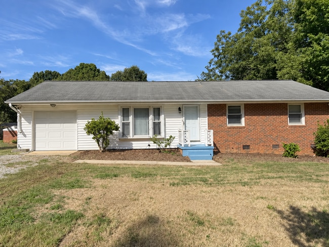 Building Photo - 118 W Dogwood Dr