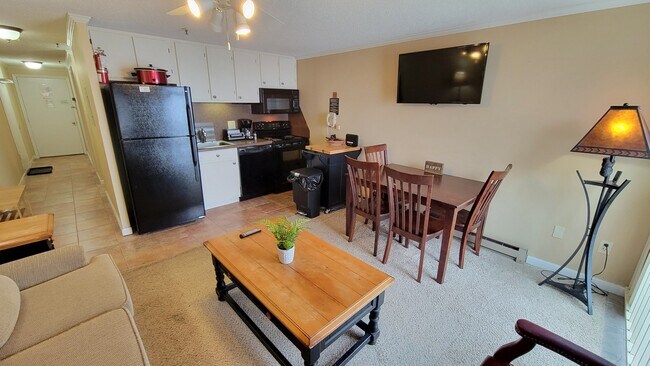 Building Photo - 10 Snowshoe Dr