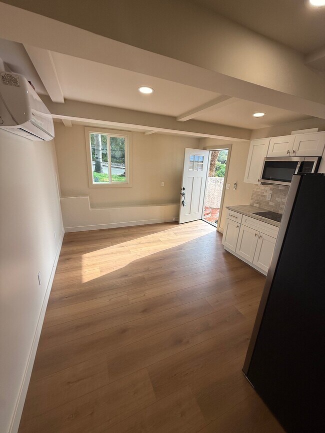 Building Photo - 4395 Aragon Way