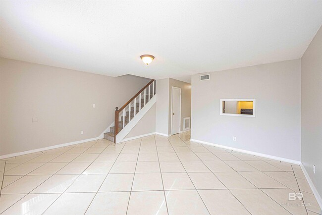 Building Photo - 600 Cheshire Ln