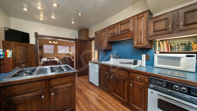 Building Photo - 1111 W Pikes Peak Ave