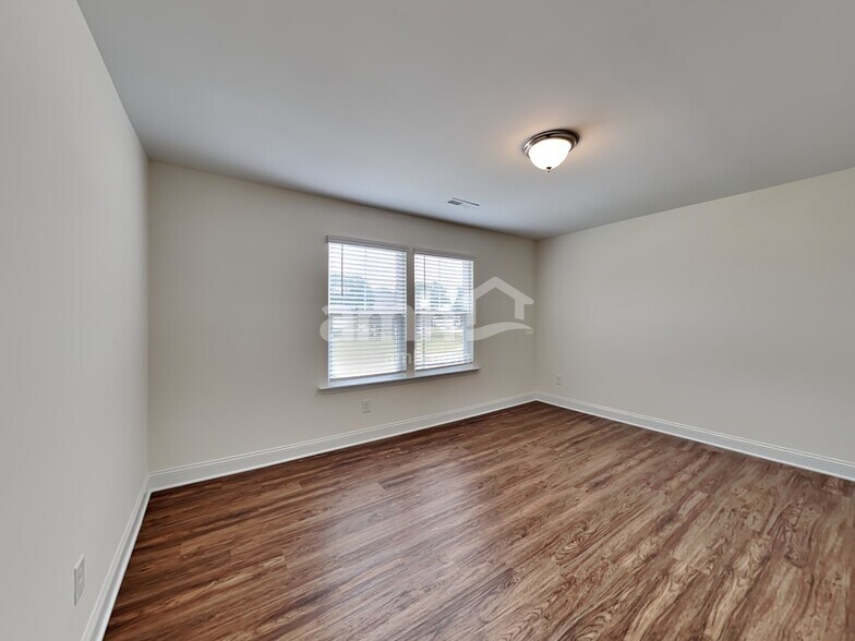 Building Photo - 208 Gregory Dr
