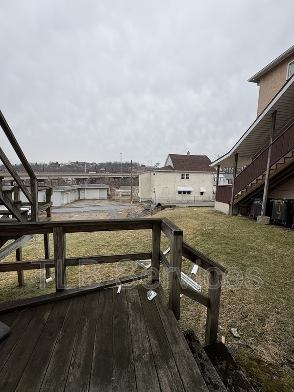 Building Photo - 139 Sand St