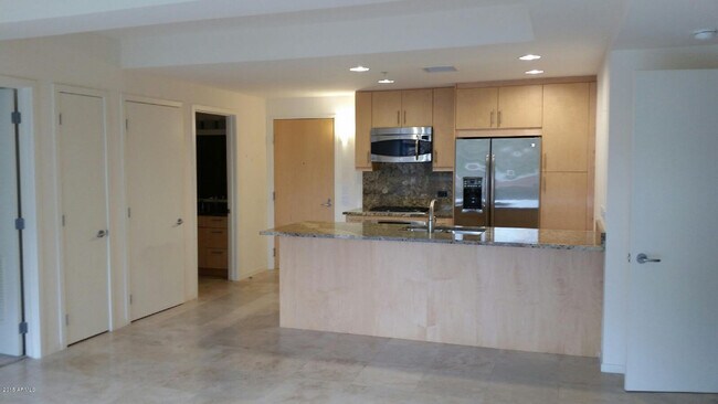 Building Photo - 7131 E Rancho Vista Dr