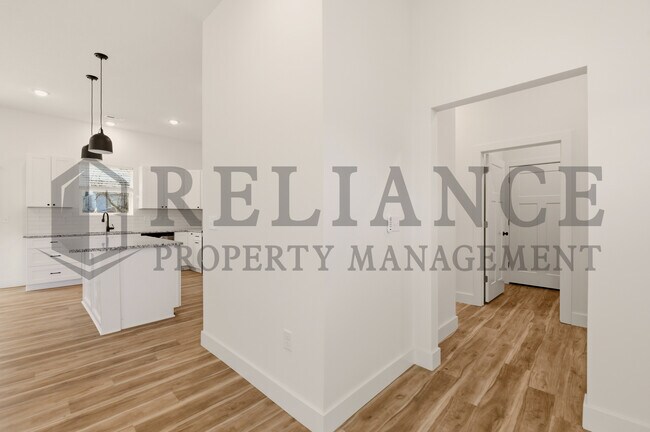 Building Photo - 601 Elmwood St