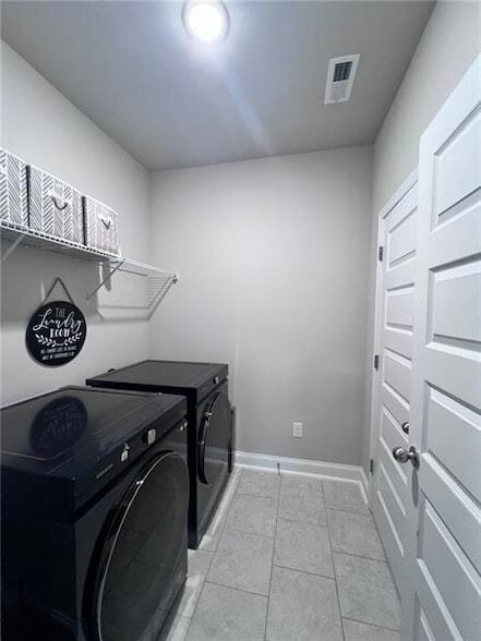 Building Photo - 2085 Manor Pointe Dr