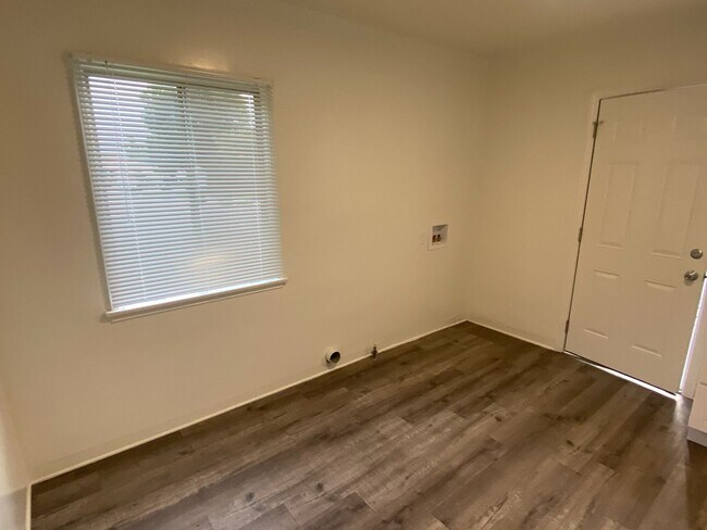 Building Photo - 5650-5652 Rocket St