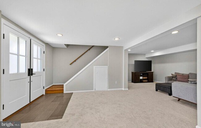 Building Photo - 1109 Hillcrest Dr SW