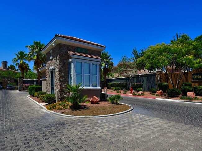 Building Photo - 10809 Garden Mist Dr