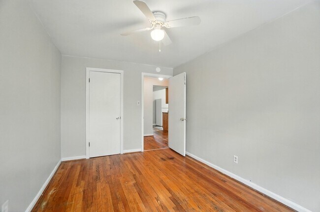 Building Photo - 3919 E Gatewood Ln