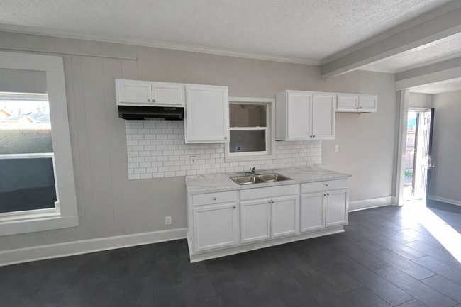 Building Photo - 379 Boston St