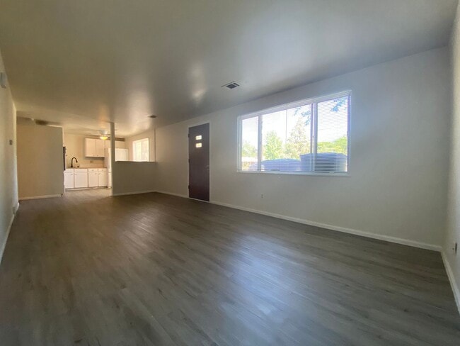 Building Photo - 2107 3rd Ave