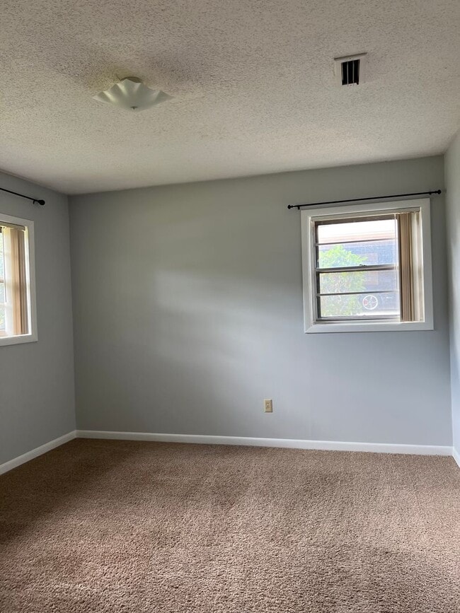 Building Photo - 205 Morgan- Available NOW