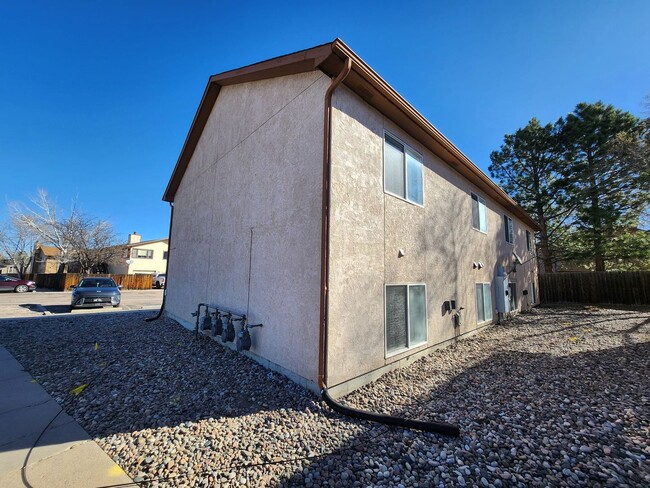 Building Photo - 6657 Dublin Loop W