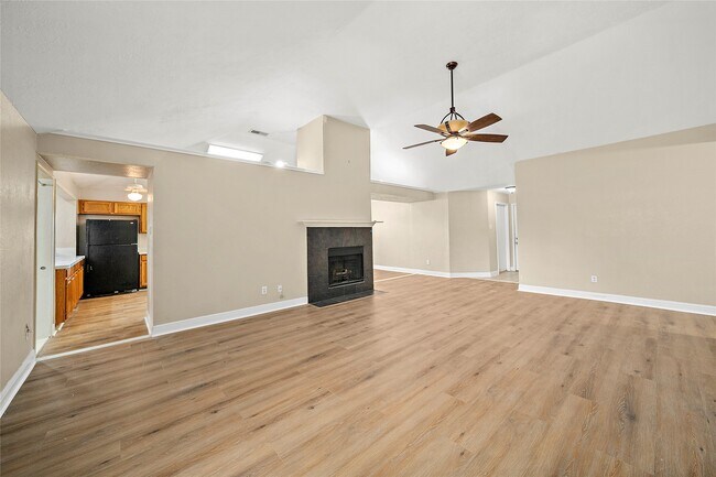 Building Photo - 2935 Auburn Dr