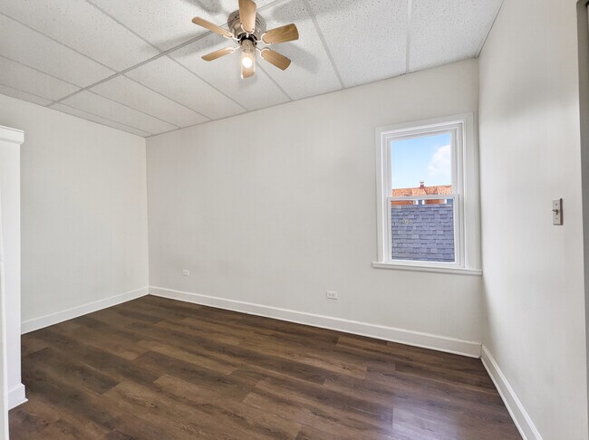 Building Photo - 9046 S Brandon Ave