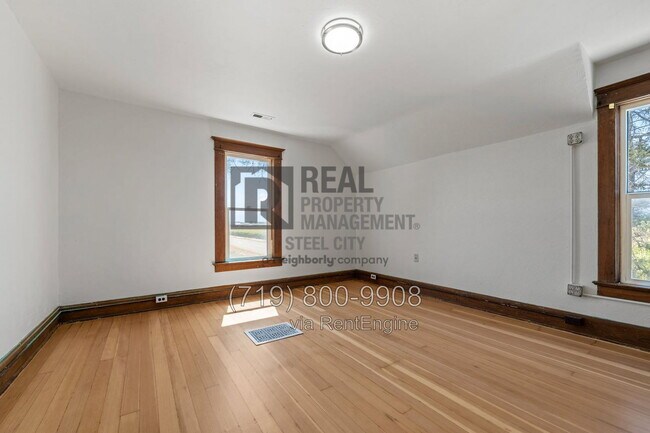 Building Photo - 1530 33rd Ln
