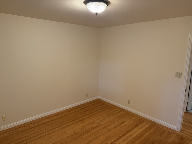 Building Photo - 2150 Vineyard Rd