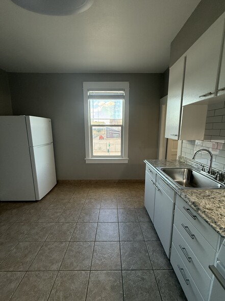 Kitchen 3 - 1712 Oneil Ave