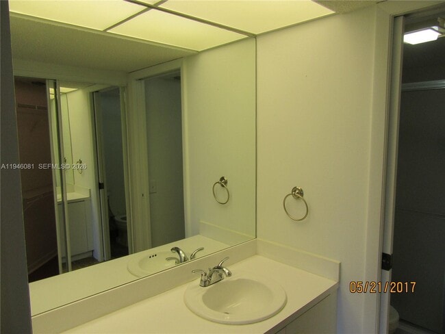 Building Photo - 2506 SE 19th Pl