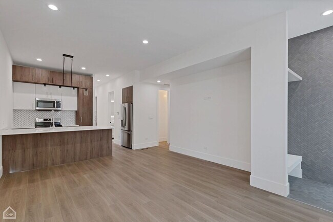 Building Photo - 2121 W Ohio St
