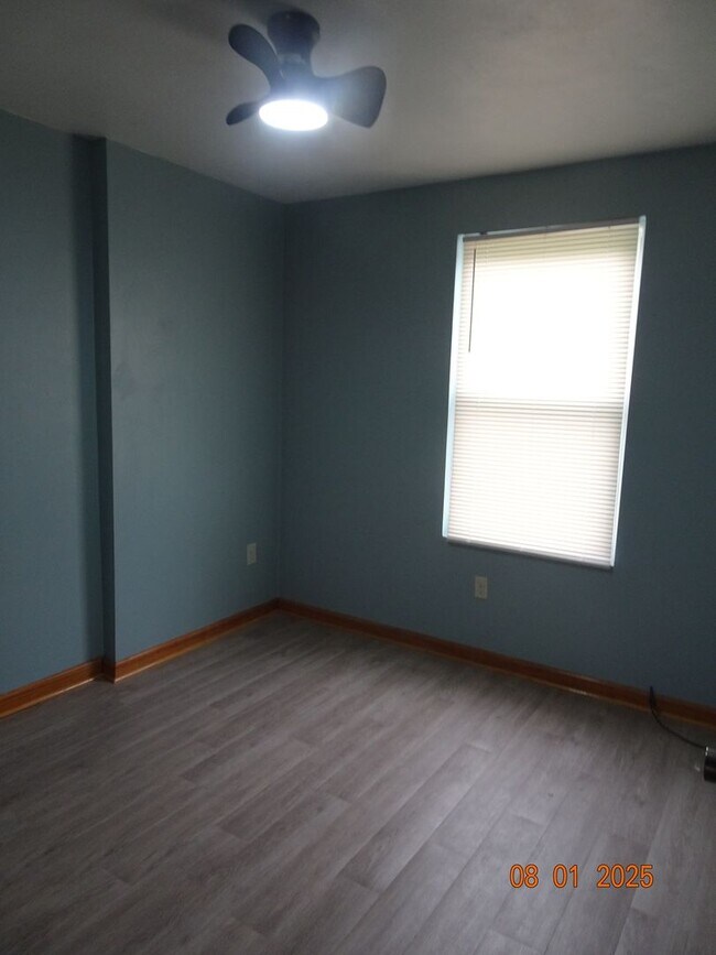 Building Photo - 3 Bedroom, 1.5 Bath Duplex in Hampton for ...