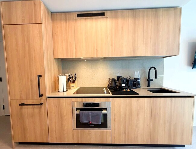 Building Photo - 121 NE 5th St