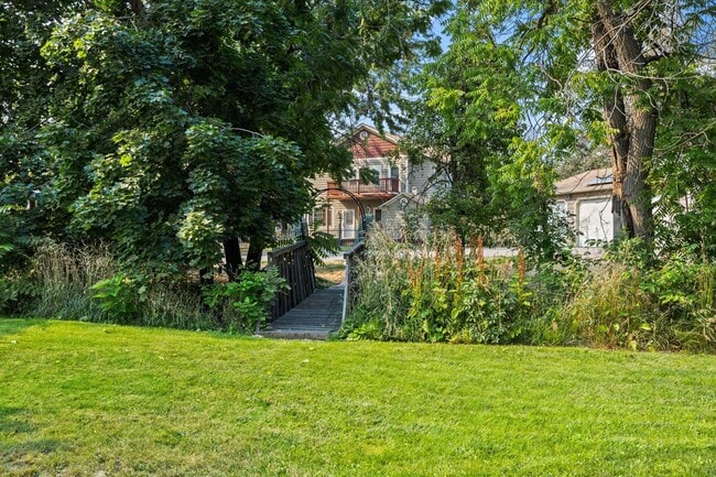 Building Photo - 4 Bed, 4 Bath on .62/acre! Close to BSU!