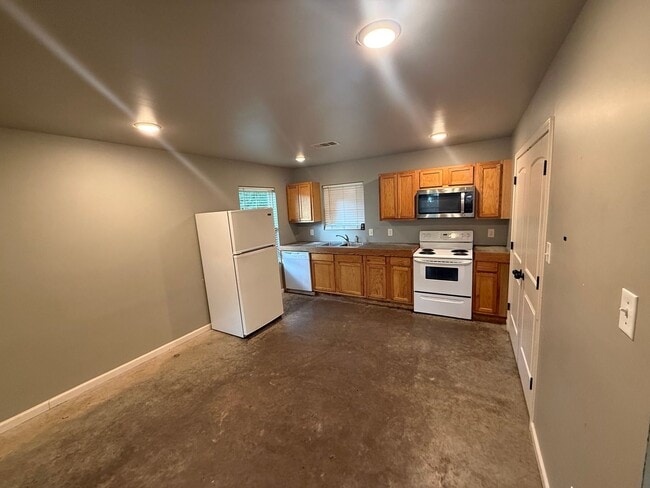 Building Photo - 1215 Haltom St