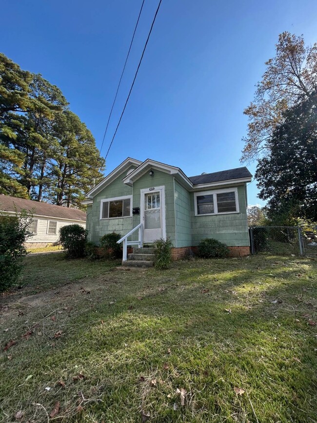 Building Photo - 815 W Main St