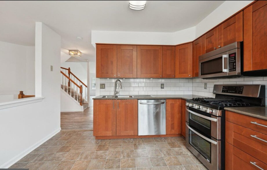 Building Photo - 7813 Flager Cir